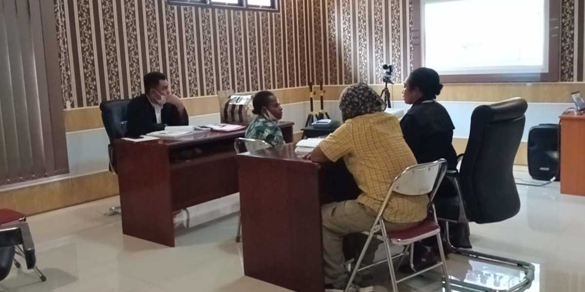 lanjutan-sidang-penembakan-di-kuala-kencana-pengacara-keberatan-saksi-hadir-virtual
